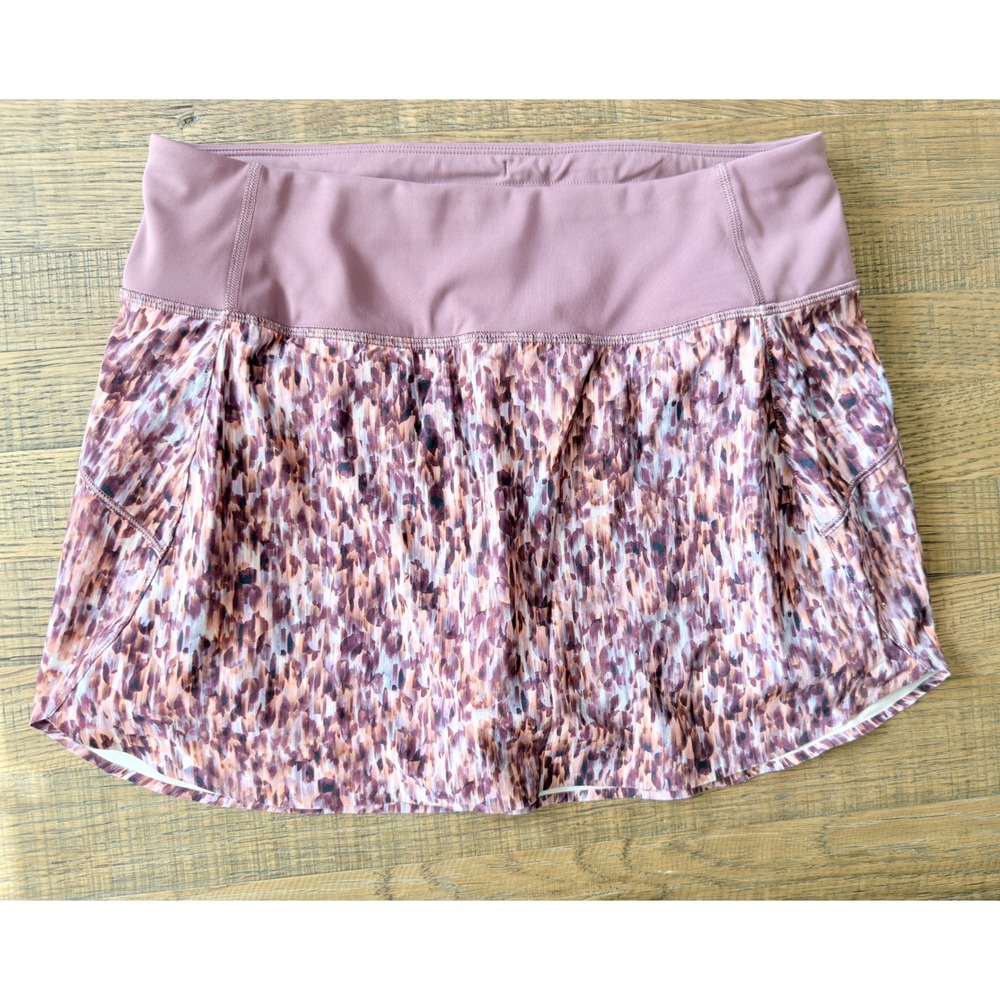 Athleta Run With It 14 Skort Womens Medium Mauve Purple Abstract Activewear
